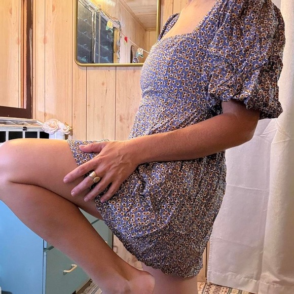 Valija daisy print puff sleeve romper in size x-small - Picture 2 of 8